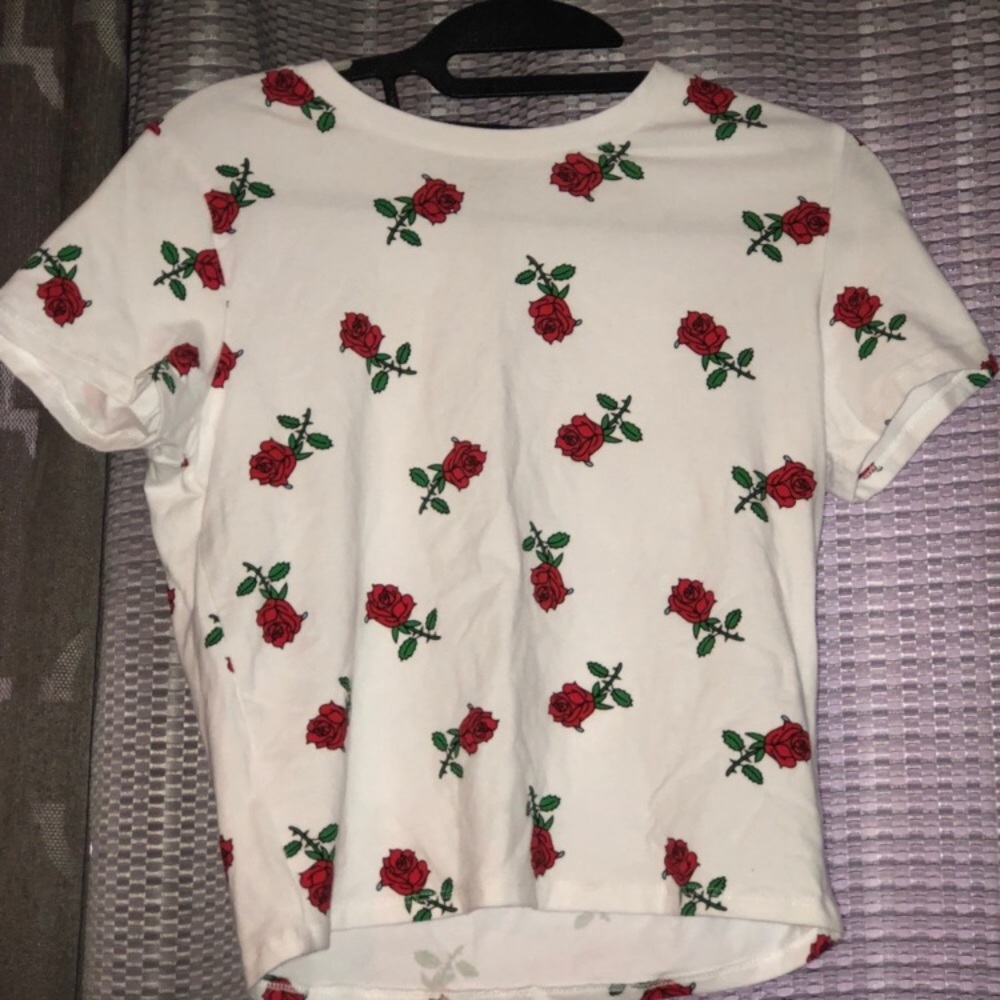 Forever 21 Tee w Roses